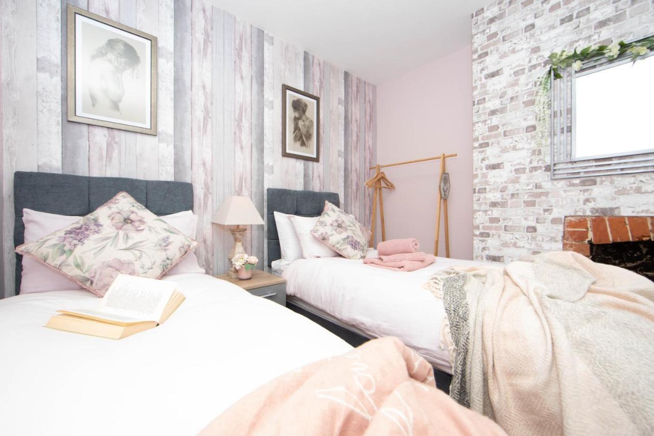 Cosy 3 Bedroom House - Private & Central - Ultra Wifi Кентърбъри Екстериор снимка