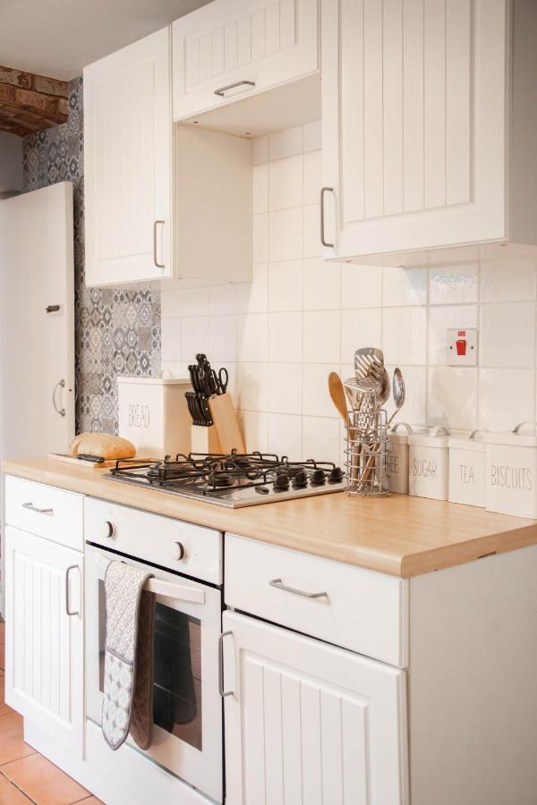 Cosy 3 Bedroom House - Private & Central - Ultra Wifi Кентърбъри Екстериор снимка