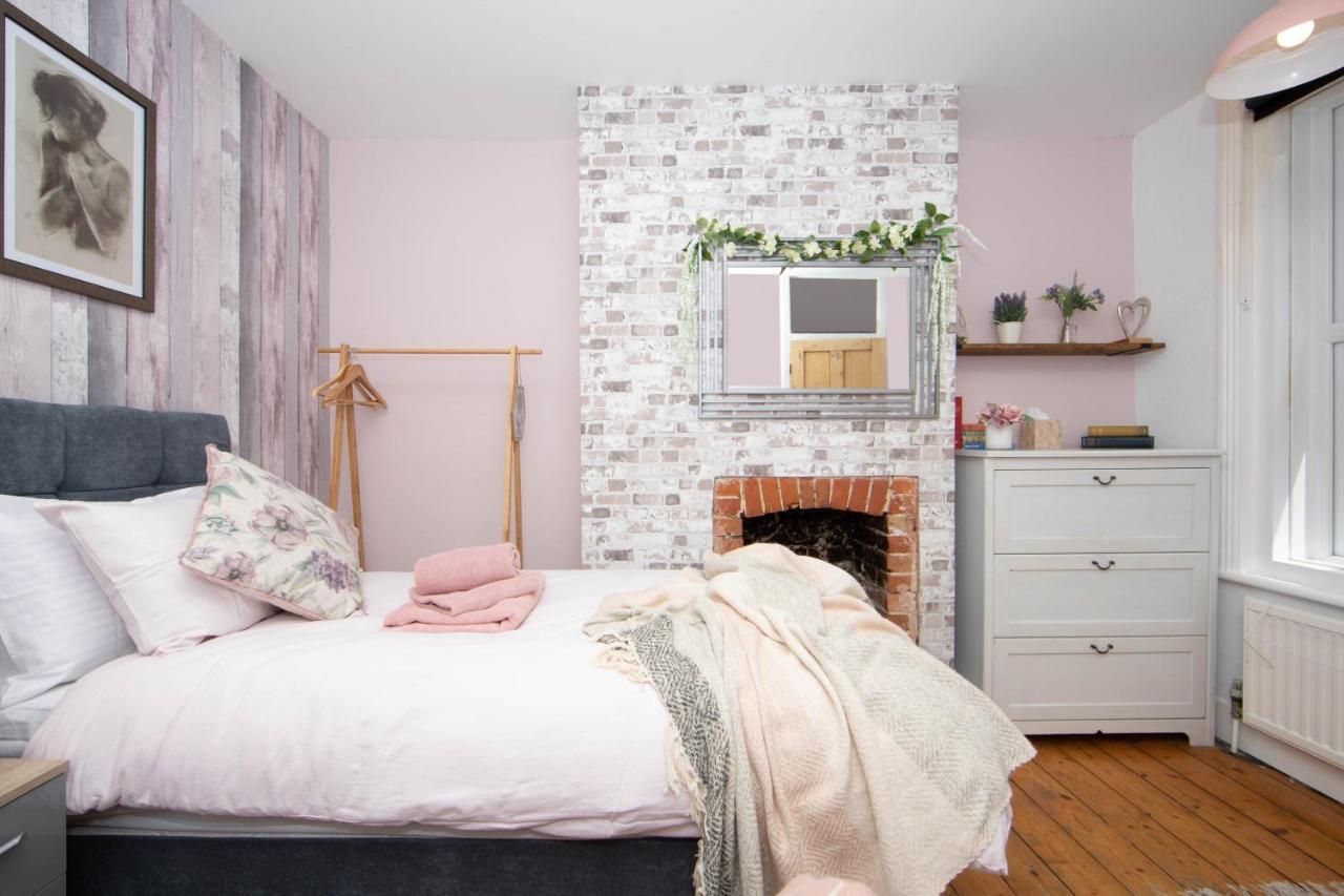 Cosy 3 Bedroom House - Private & Central - Ultra Wifi Кентърбъри Екстериор снимка