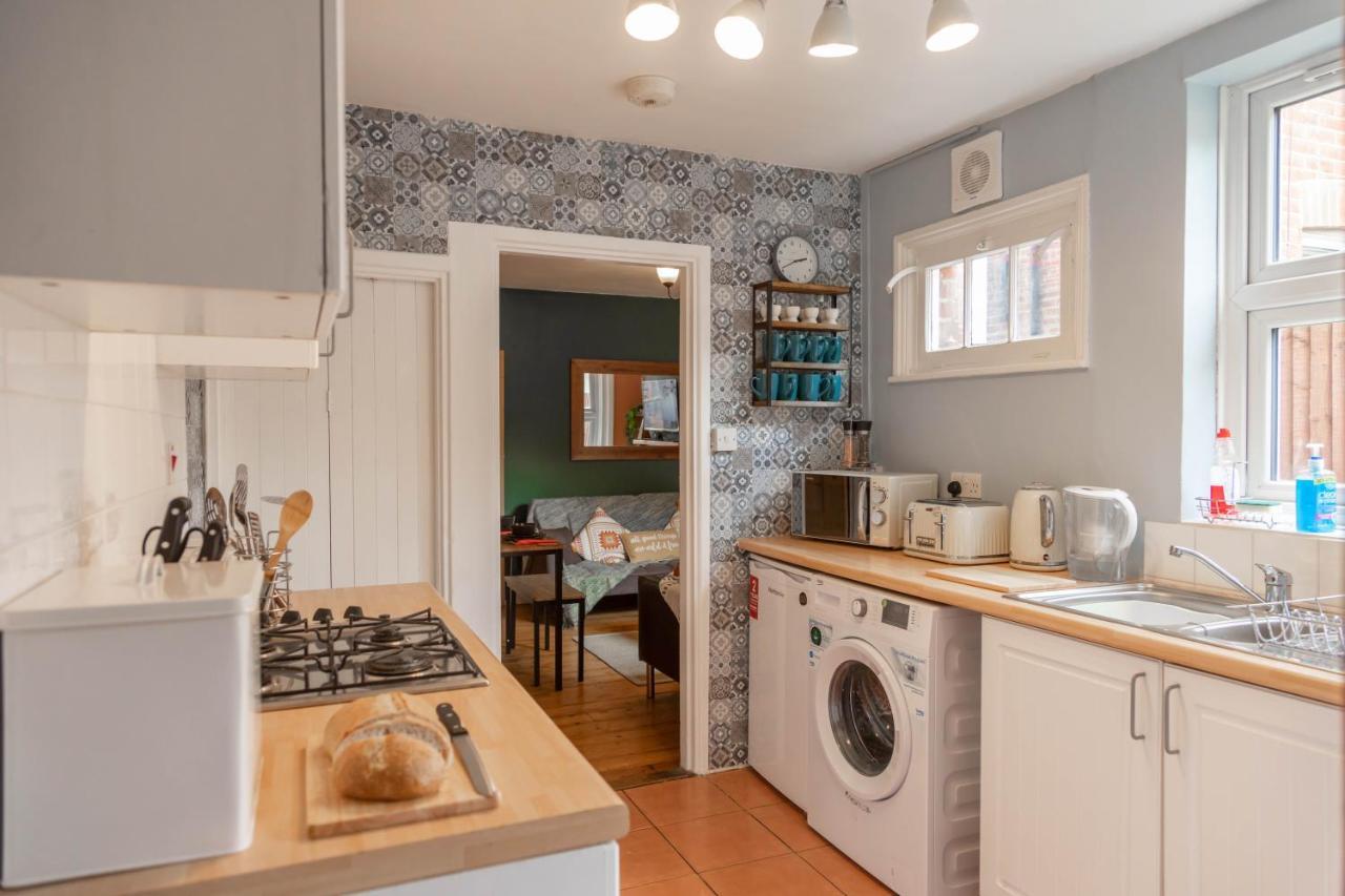 Cosy 3 Bedroom House - Private & Central - Ultra Wifi Кентърбъри Екстериор снимка